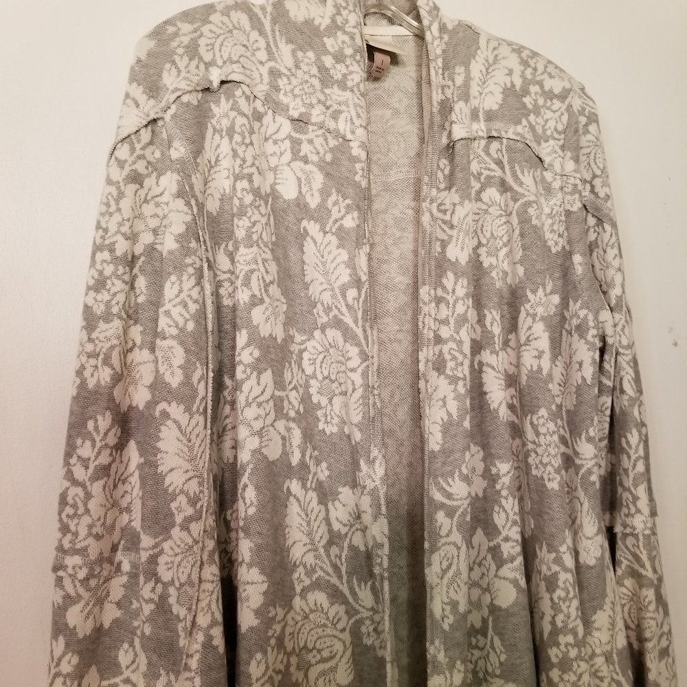 Knox Rose Gray Flowered Cardigan - Zip Sleeve
